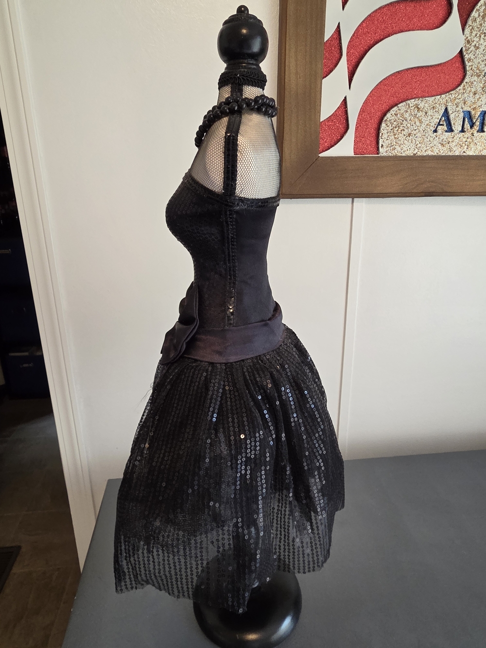 28" Sequin Dress Form - Picture 7 of 8